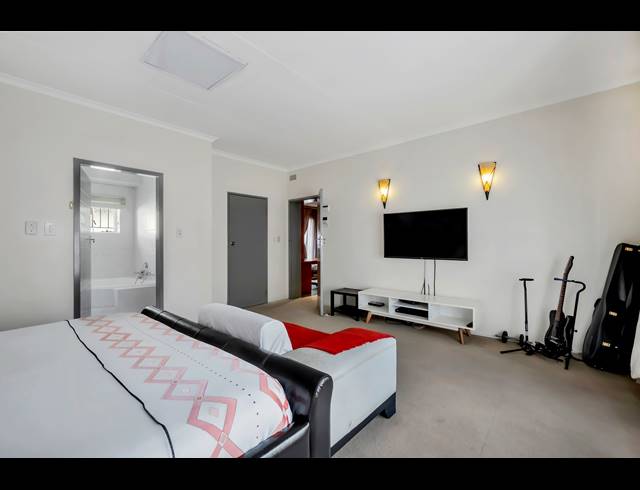 5 BEDROOM HOUSE FOR SALE IN FERNDALE